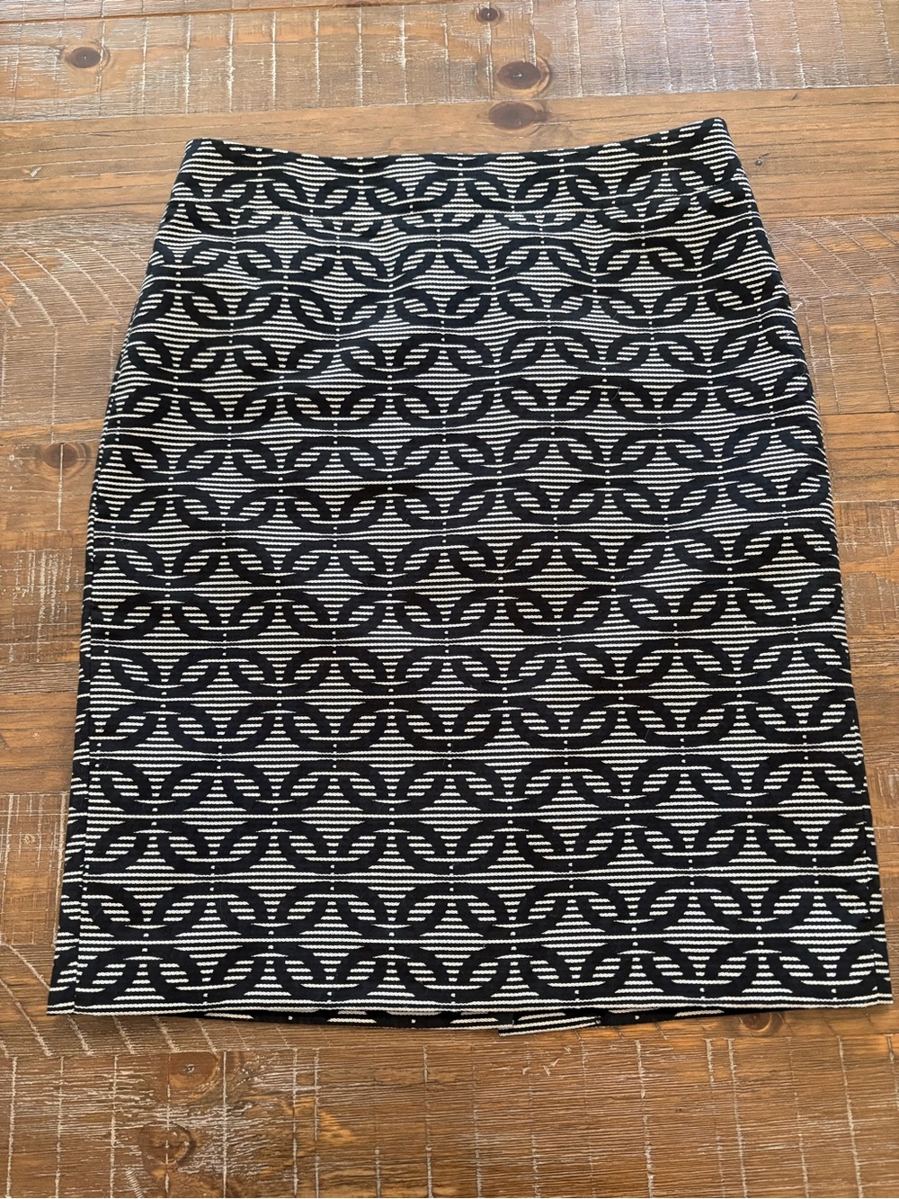 Ann Taylor Black and White Patterned Pencil Skirt - Classic Women's Workwear